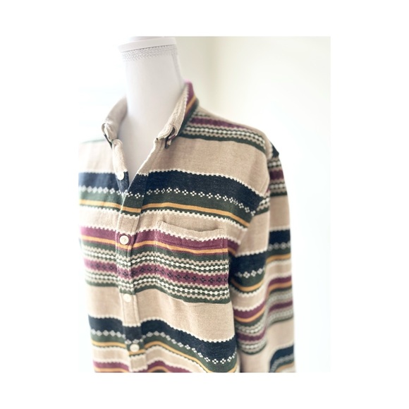 Simons Heritage Button-Up Top - Picture 2 of 7